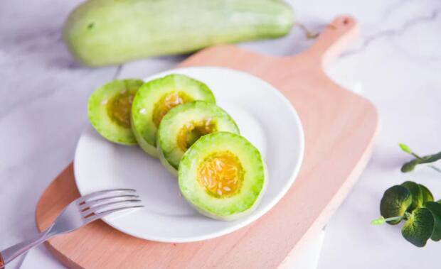夏日瓜果奇遇记——甜瓜 切好的羊角蜜