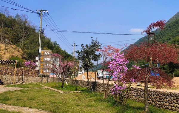 休闲游玩好去处——安吉以琳山庄 安吉以琳山庄的小花园