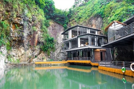 隐溪山庄全景