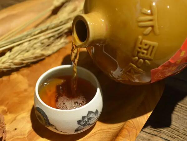 红米酒 倒出来的红米酒