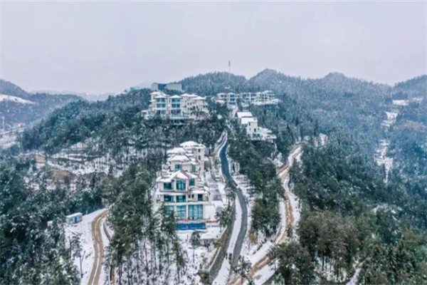 冬日仙境:图卷9号度假村的雪景之旅 图卷9号