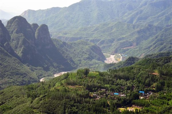 轿顶山:天脊龙脉与历史长城的壮丽交响 桥顶山风景