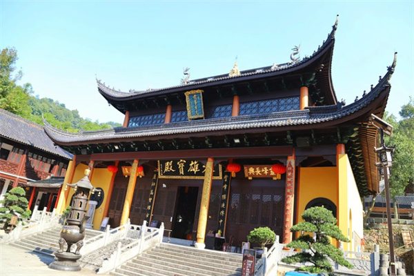 灵峰寺的千年禅意之旅:在安吉寻觅内心的宁静 大雄宝殿
