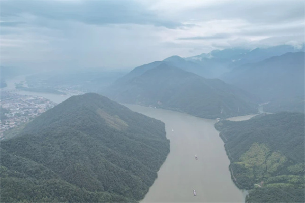 富春山水间的历史回响——桐庐严子陵钓台之旅 七里泷