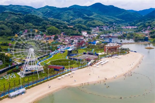荣耀天空之城——安吉“小三亚”的浪漫与刺激水上狂欢 阳光沙滩