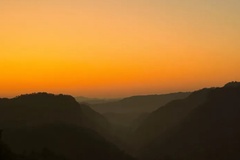 山间晚霞