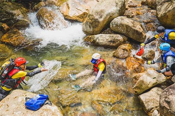 临安大明山夏日溯溪攻略:解锁你的清凉水上盛宴 野溯