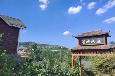 湖畔山庄 湖畔山庄全景