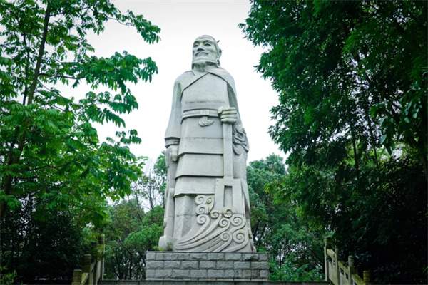 仙山湖畔,遗憾中的美丽邂逅 雕像