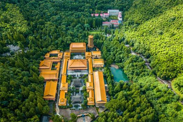 深山古刹,来一场带着禅意的吸氧之旅吧 禅源寺