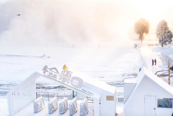 在临安昌化镇,风之谷也有了属于自己的滑雪场 滑雪场检票口