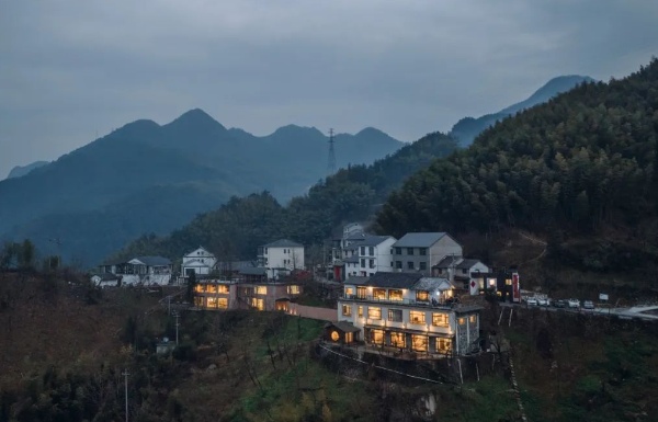 岁末将至,那就“相见”吧 村里民宿