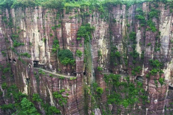 万仙山:太行山脉中的自然奇迹与人文传奇 挂壁公路