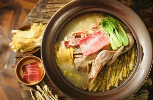 过年一定要吃上一口临安的美食! 老鸭笋干煲