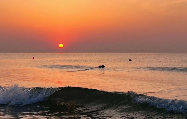 万平口海岸线:浪漫与自然交织的网红打卡地 万平口日出