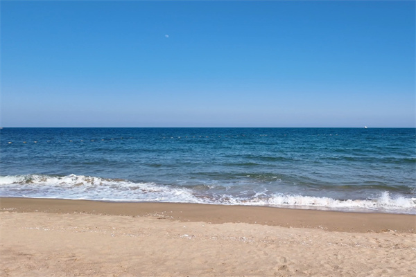 万平口海岸线:浪漫与自然交织的网红打卡地 沙滩