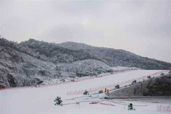 不用出国,这里就能享受国外顶级的滑雪体验 滑道
