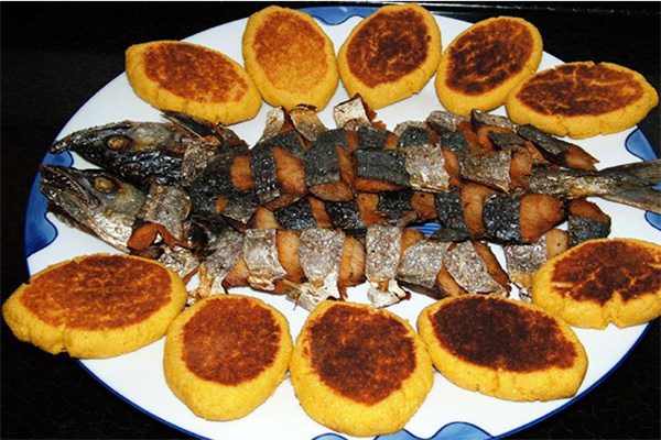 饼子咸鱼 咸鱼饼子