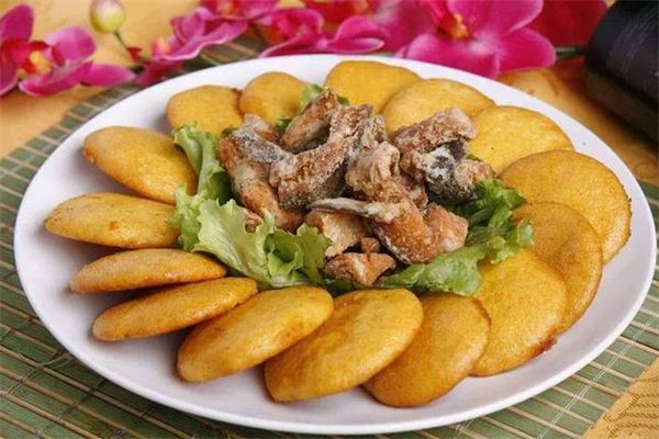 饼子咸鱼 咸鱼炸饼子