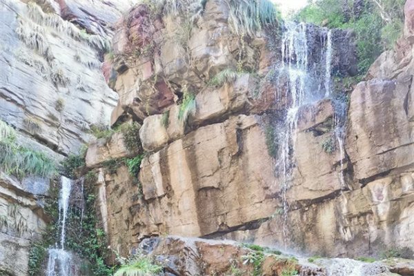 云台山之美:峻岭云雾与神话传说的奇幻之旅 红石峡