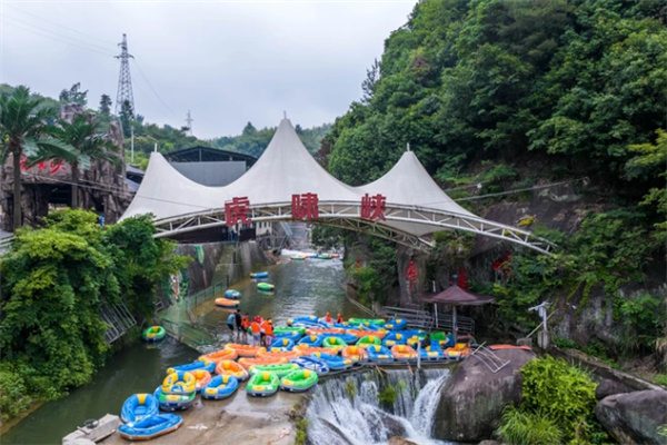来虎啸峡漂流,体验夏日的激情与自然美景 虎啸峡