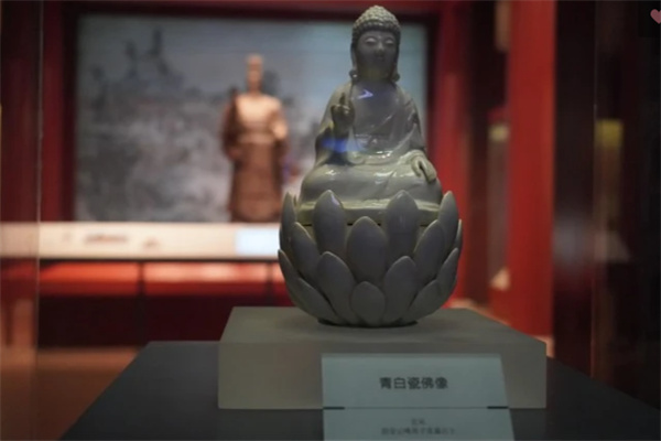 湖畔光影:长兴太湖博物馆的文化之旅 青白瓷佛像