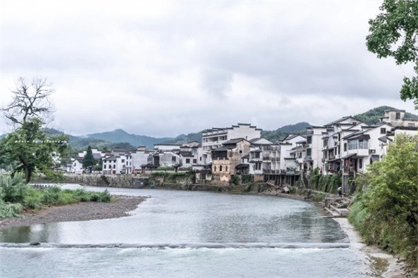 江南雨韵,柳溪江畔的诗意之旅 古城