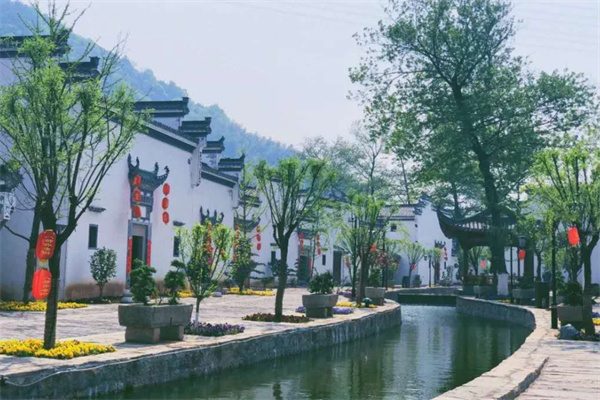 古韵新貌:八都岕长兴老街的魅力之旅 小溪景致
