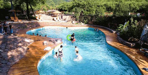 安吉那厢:星空下的集装箱式民宿梦 那厢民宿泳池