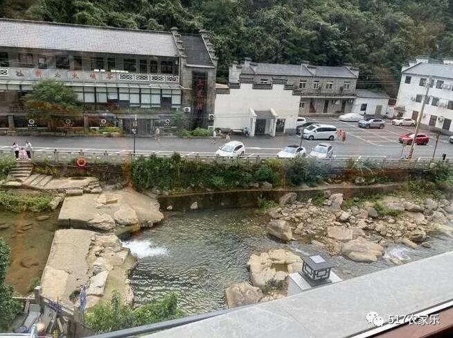 三天两晚安吉暑期漂流攻略(上) 农家前风景