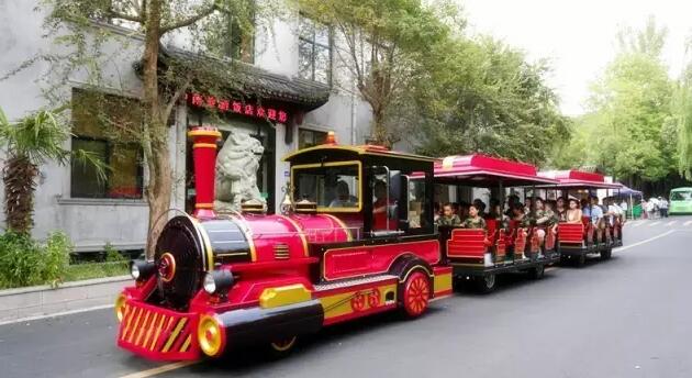 中南百草原的小火车 小火车来了